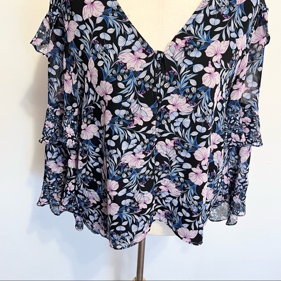 Vince Camuto Floral Print Ruffle Blouse Womens Size Medium - Picture 4 of 10